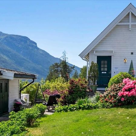 Nydelig Lite Hus Med Egen Vedfyrt Baksteovn. Villa Kaupanger Ngoại thất bức ảnh