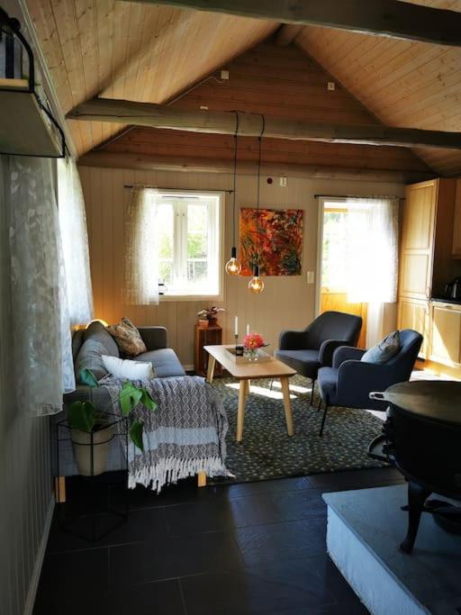 Nydelig Lite Hus Med Egen Vedfyrt Baksteovn. Villa Kaupanger Ngoại thất bức ảnh
