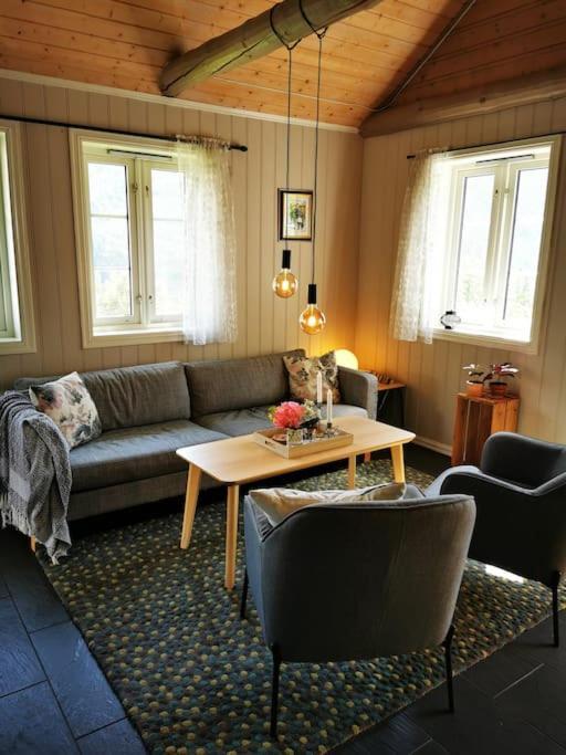 Nydelig Lite Hus Med Egen Vedfyrt Baksteovn. Villa Kaupanger Ngoại thất bức ảnh