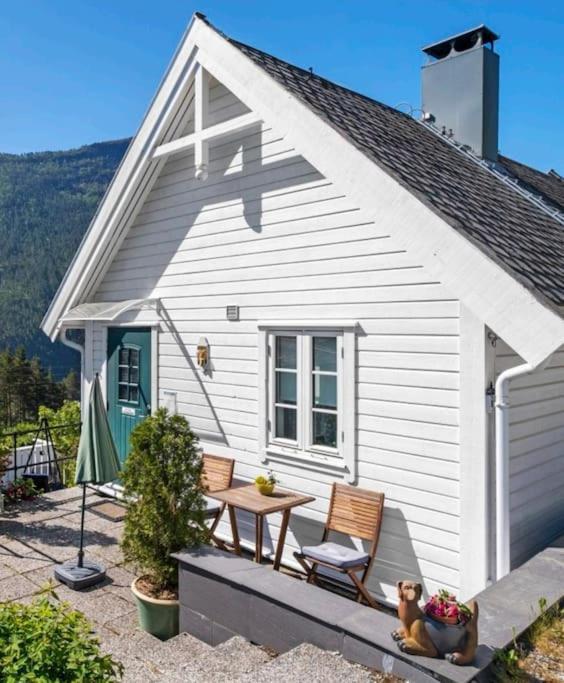 Nydelig Lite Hus Med Egen Vedfyrt Baksteovn. Villa Kaupanger Ngoại thất bức ảnh