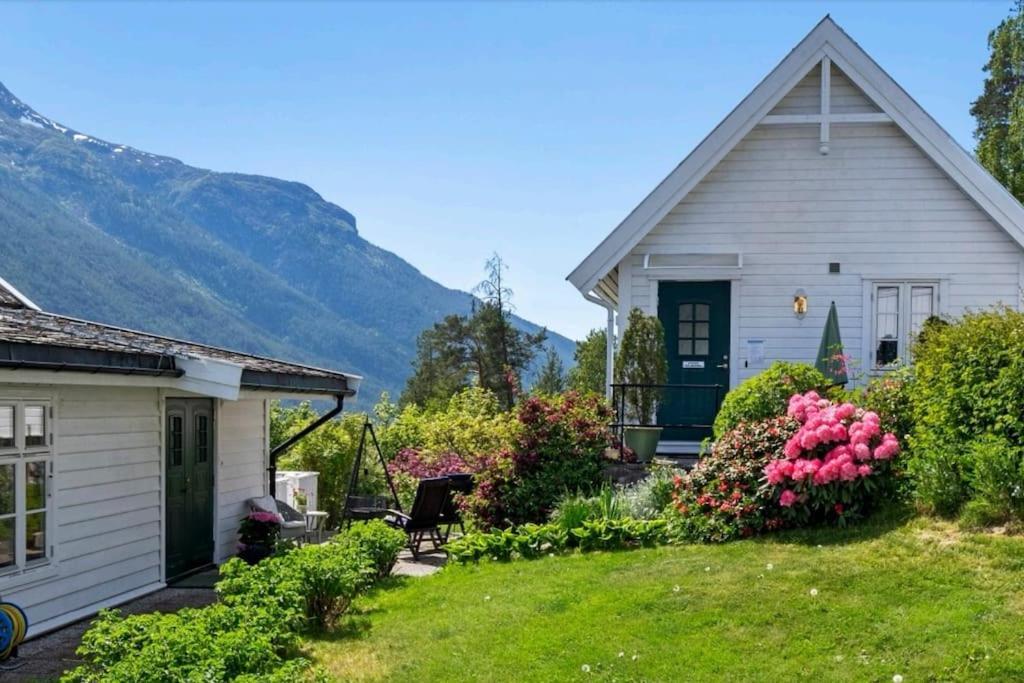 Nydelig Lite Hus Med Egen Vedfyrt Baksteovn. Villa Kaupanger Ngoại thất bức ảnh