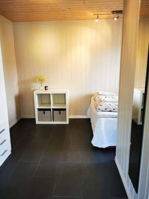 Nydelig Lite Hus Med Egen Vedfyrt Baksteovn. Villa Kaupanger Ngoại thất bức ảnh